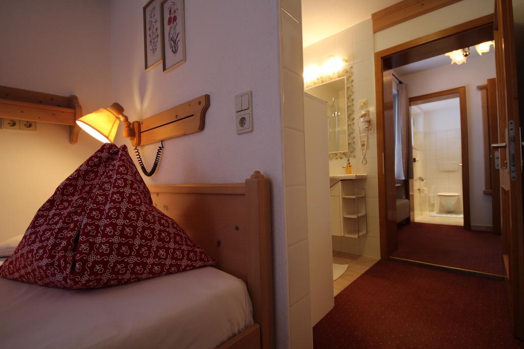 לך אם ארלברג Hotel Garni Laerchenhof מראה חיצוני תמונה