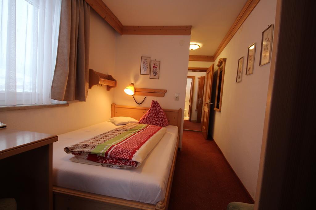 לך אם ארלברג Hotel Garni Laerchenhof מראה חיצוני תמונה