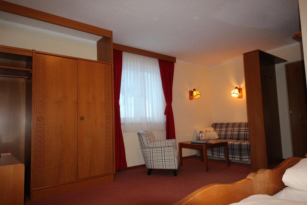לך אם ארלברג Hotel Garni Laerchenhof מראה חיצוני תמונה