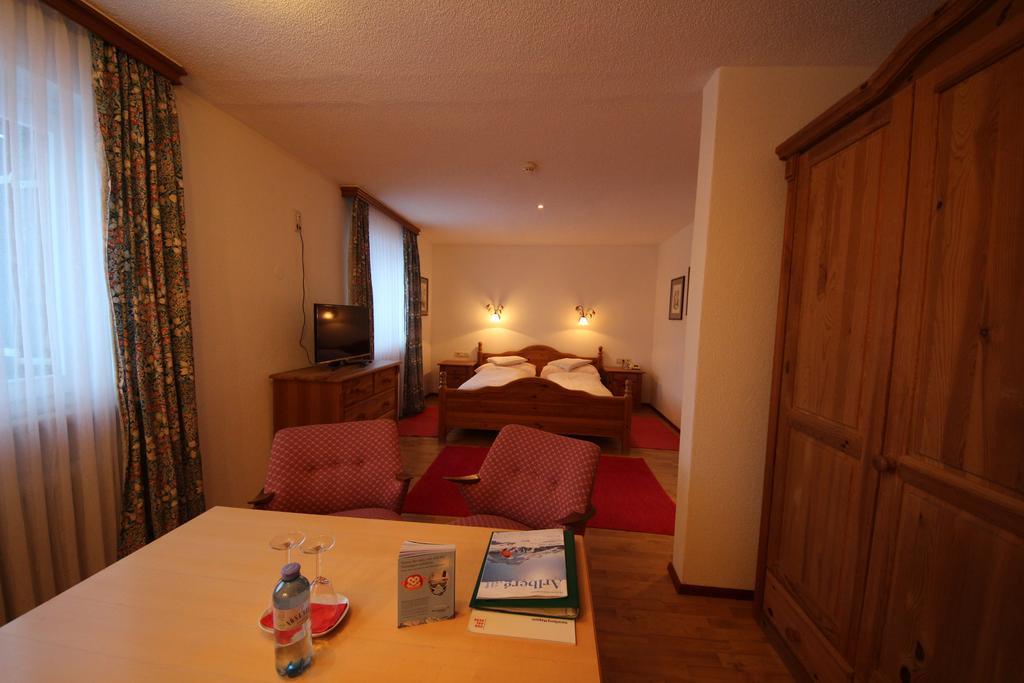 לך אם ארלברג Hotel Garni Laerchenhof מראה חיצוני תמונה