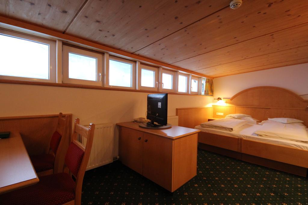 לך אם ארלברג Hotel Garni Laerchenhof מראה חיצוני תמונה