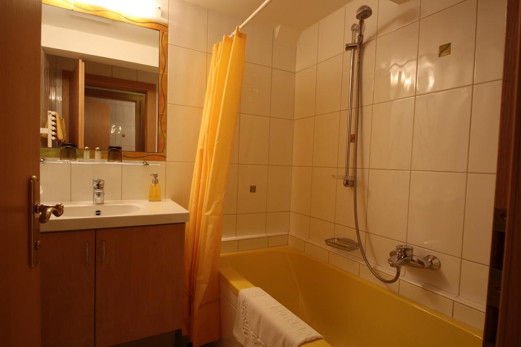 לך אם ארלברג Hotel Garni Laerchenhof מראה חיצוני תמונה