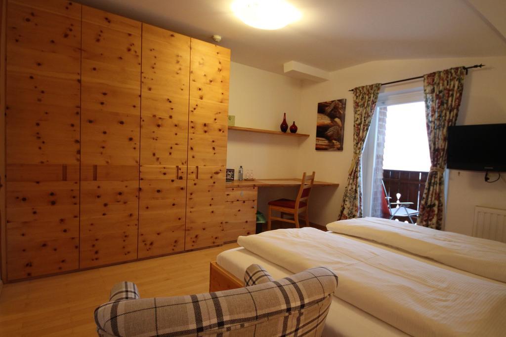 לך אם ארלברג Hotel Garni Laerchenhof מראה חיצוני תמונה