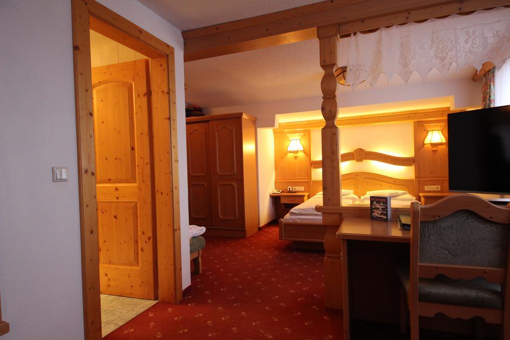 לך אם ארלברג Hotel Garni Laerchenhof מראה חיצוני תמונה