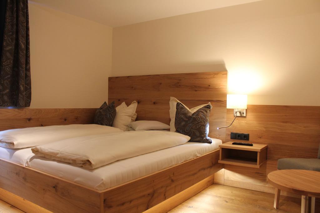 לך אם ארלברג Hotel Garni Laerchenhof חדר תמונה