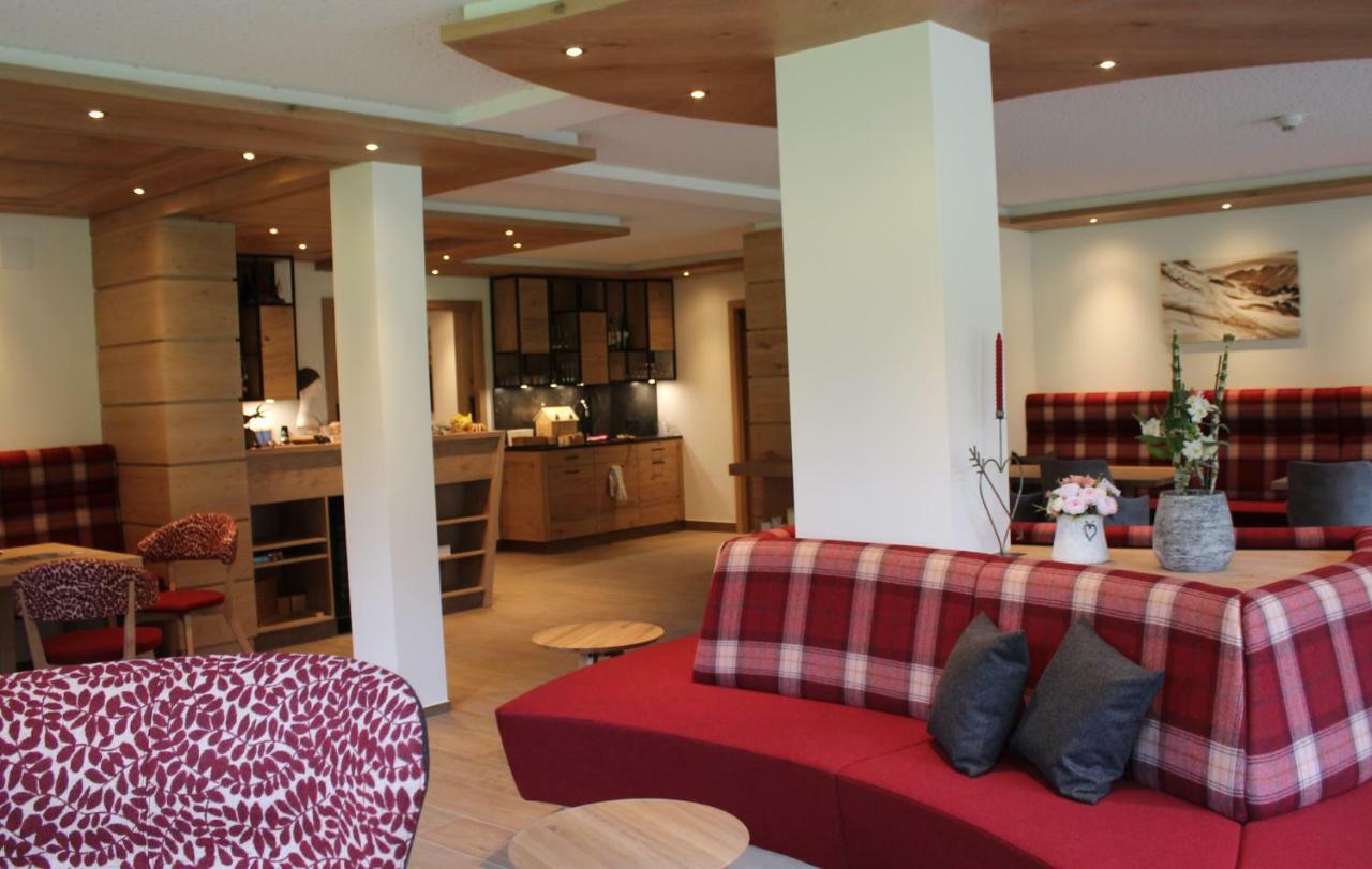 לך אם ארלברג Hotel Garni Laerchenhof מראה חיצוני תמונה
